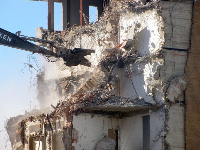 Demoliciones con maquinaria ligera o pesada en el País Vasco, Navarra, La Rioja